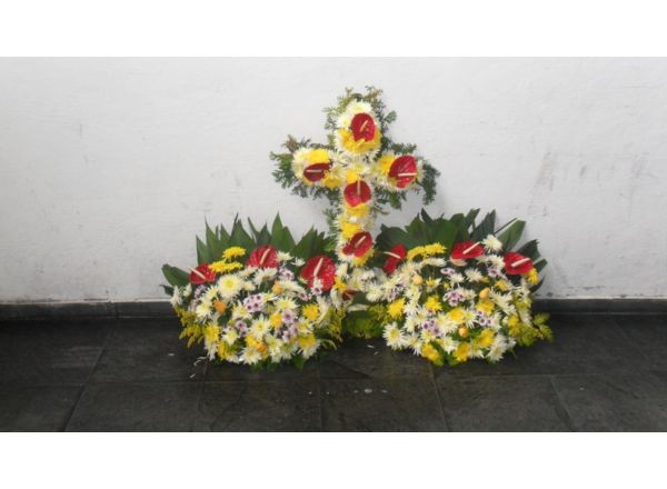  Flores: Coroas: Tufos com cruz 0777