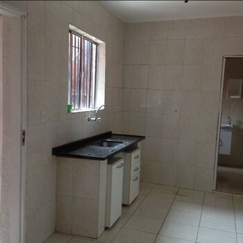 Locação casa R$ 1.980,00 Vila Guarani (não é independente) 2 dormitórios