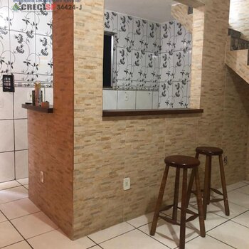 VENDE UMA LINDA CASA COM 4 COMODOS