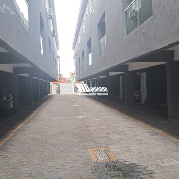 Sobrado triplex de 2 suítes