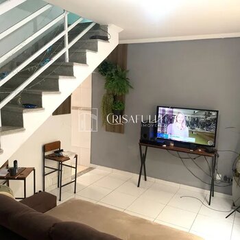 Casa de Condomínio c/ Quintal para Venda 