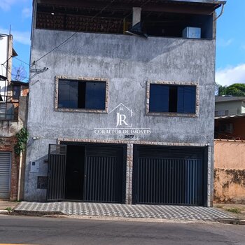 Sobrado na Av Dr Lincoln Westin da Silveira - Alfenas MG