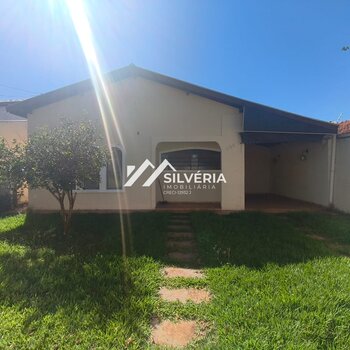  CASA AMPLA COM ESPAÇO DE TERRENO – SANTO AMARO